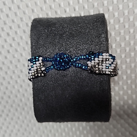 GLASS BEADED BRACLET WITH FLOWER - Picture 6 of 8